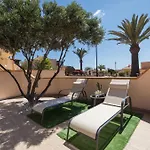Home2book Coastal Paradise & Terrace, 코스타카르마